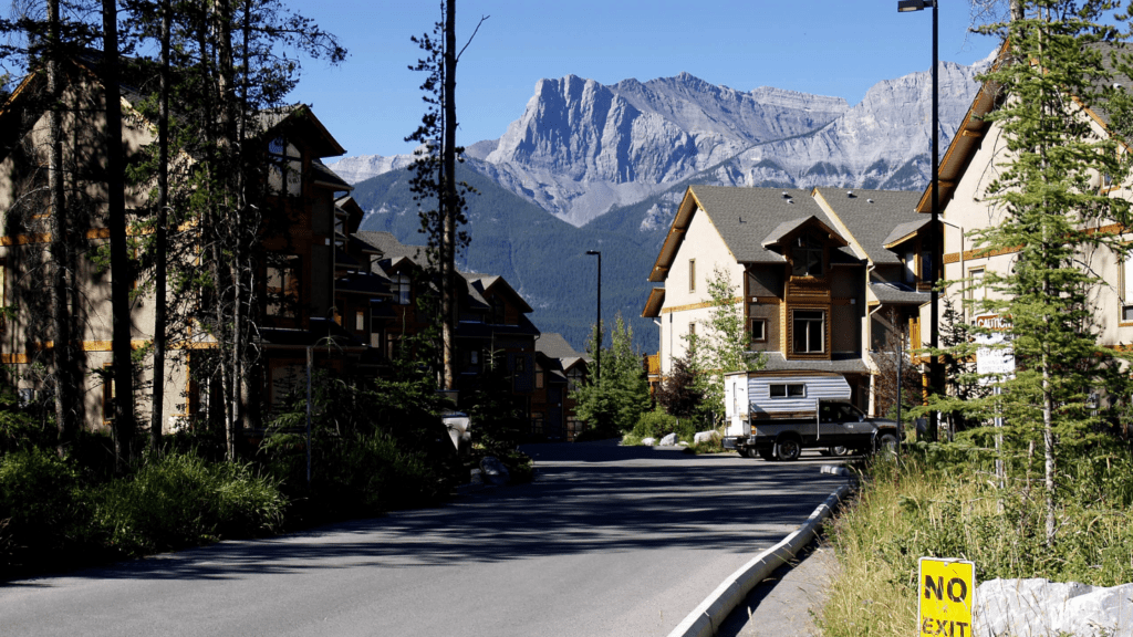 Read more about the article Why Canmore’s Airbnb Market is Resilient to Tourism Trends