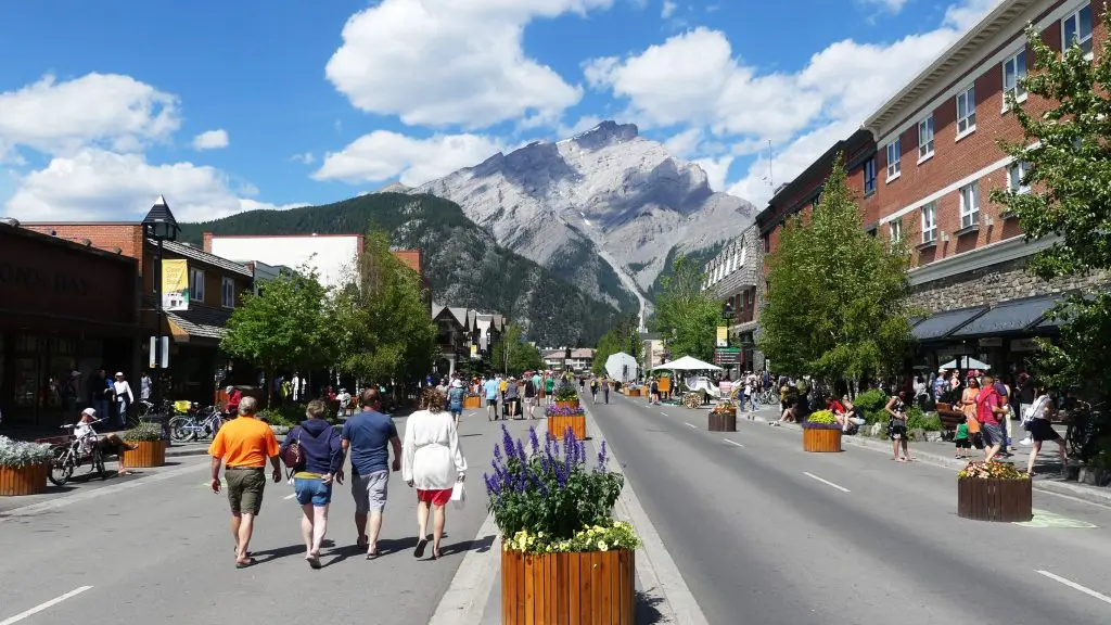 Read more about the article Why Summer Is the Best Time to Hire a Co-Host for Your Canmore Vacation Rental